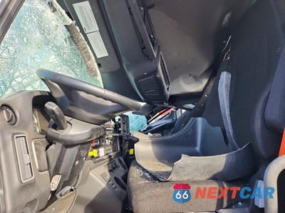 Piąte zdjęcie samochodu w środku: 2025 FREIGHTLINER M2 106 MEDIUM DUTY VIN:3ALDCXFE1SDVJ1512 - miniatura