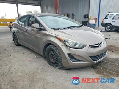 Czwarte zdjęcie samochodu z boku: 2016 HYUNDAI ELANTRA SE VIN:5NPDH4AEXGH721323 - miniatura