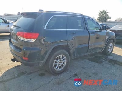 Trzecie zdjęcie samochodu z tyłu: 2018 JEEP GRAND CHEROKEE LAREDO VIN:1C4RJFAG8JC223308 - miniatura