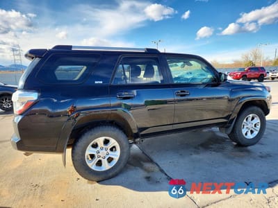 Trzecie zdjęcie samochodu z tyłu: 2021 TOYOTA 4RUNNER SR5 VIN:JTEMU5JR6M5900177 - miniatura