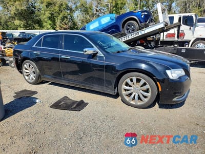 Czwarte zdjęcie samochodu z boku: 2017 CHRYSLER 300C VIN:2C3CCAEG2HH516582 - miniatura