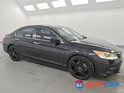 Czwarte zdjęcie samochodu z boku: 2017 HONDA ACCORD SPORT VIN:1HGCR2F52HA126658 - miniatura