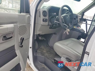 Zdjęcie 8 z 13 samochodu: 2025 FORD ECONOLINE E350 SUPER DUTY CUTAWAY VAN VIN:1FDEE3FN8SDD15115 - miniatura