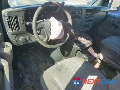 Zdjęcie 8 z 12 samochodu: 2017 GMC SAVANA G2500 VIN:1GTW7AFFXH1913524 - miniatura