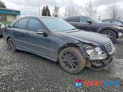 Czwarte zdjęcie samochodu z boku: 2007 MERCEDES-BENZ C 230 VIN:WDBRF52HX7A920596 - miniatura
