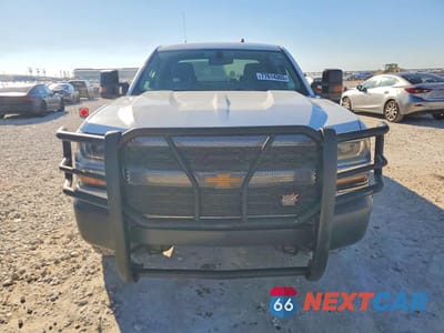 Piąte zdjęcie samochodu w środku: 2018 CHEVROLET SILVERADO K1500 VIN:3GCUKNEC0JG236771 - miniatura