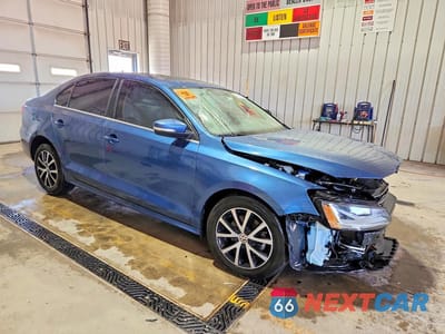 Czwarte zdjęcie samochodu z boku: 2017 VOLKSWAGEN JETTA SE VIN:3VWDB7AJ8HM303688 - miniatura