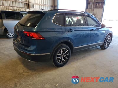 Trzecie zdjęcie samochodu z tyłu: 2020 VOLKSWAGEN TIGUAN SE VIN:3VV3B7AX6LM108945 - miniatura