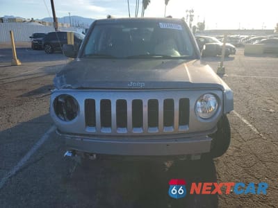 Piąte zdjęcie samochodu w środku: 2015 JEEP PATRIOT LATITUDE VIN:1C4NJRFB8FD218298 - miniatura