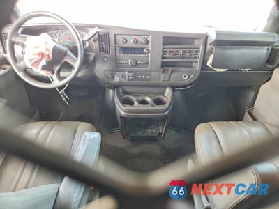 Zdjęcie 8 z 14 samochodu: 2018 GMC SAVANA 2500 DELIVERY VAN VIN:1GTW7BFG8J1205910 - miniatura