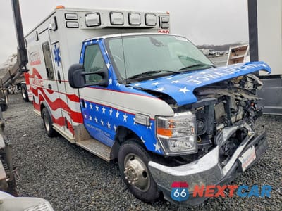 Czwarte zdjęcie samochodu z boku: 2022 FORD E350 AMBULANCE VIN:1FDWE3FN6NDC35921 - miniatura