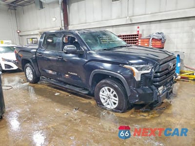 Czwarte zdjęcie samochodu z boku: 2022 TOYOTA TUNDRA SR5 VIN:5TFLA5DB9NX039834 - miniatura