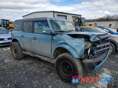 Czwarte zdjęcie samochodu z boku: 2023 FORD BRONCO BASE VIN:1FMDE5BH3PLC18022 - miniatura