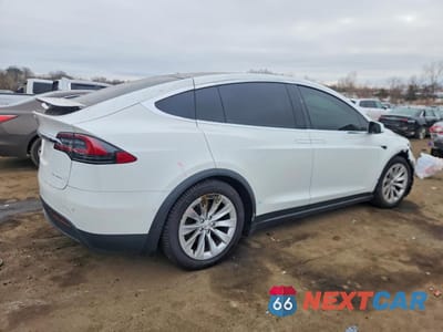 Trzecie zdjęcie samochodu z tyłu: 2021 TESLA MODEL X VIN:5YJXCBE25MF322121 - miniatura