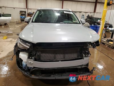 Piąte zdjęcie samochodu w środku: 2024 VOLVO XC40 ULTIMATE VIN:YV4L12UF4R2314673 - miniatura