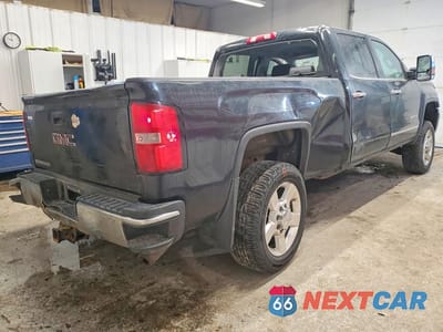 Trzecie zdjęcie samochodu z tyłu: 2016 GMC SIERRA K2500 SLT VIN:1GT12TEG0GF191447 - miniatura