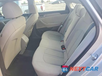 Zdjęcie 10 z 11 samochodu: 2019 HYUNDAI SONATA SE VIN:5NPE24AF5KH762255 - miniatura