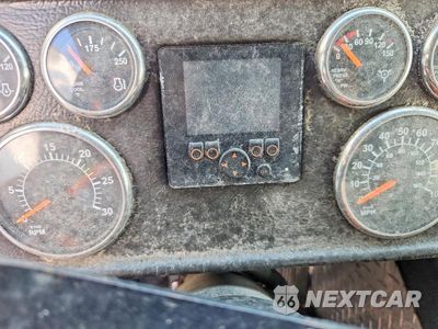 Zdjęcie 8 z 10 samochodu: 2016 AUTOCAR LLC XPEDITOR VIN:5VCACLLE8GH221106 - miniatura