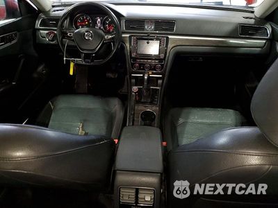 Zdjęcie 8 z 11 samochodu: 2017 VOLKSWAGEN PASSAT SE VIN:1VWBT7A35HC029650 - miniatura