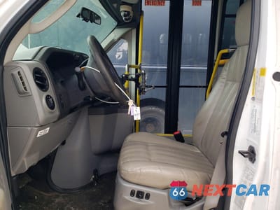 Piąte zdjęcie samochodu w środku: 2019 FORD ECONOLINE E350 SUPER DUTY CUTAWAY VAN VIN:1FDEE3F64KDC25971 - miniatura