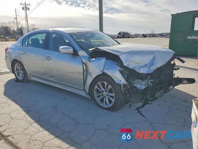 Czwarte zdjęcie samochodu z boku: 2013 HYUNDAI GENESIS 3.8L VIN:KMHGC4DD5DU226507 - miniatura
