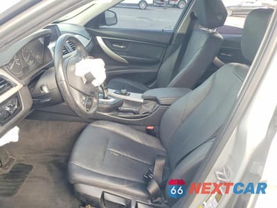 Zdjęcie 7 z 12 samochodu: 2018 BMW 320 I VIN:WBA8E1G57JNU92507 - miniatura
