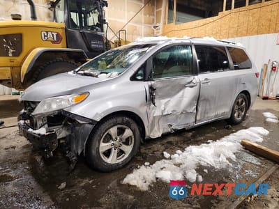2015 TOYOTA SIENNA LE 5TDKK3DC6FS547630 - główne zdjęcie licytacji z USA - miniatura