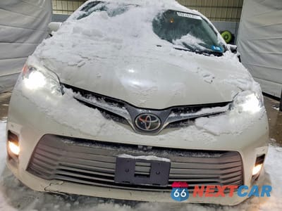Piąte zdjęcie samochodu w środku: 2019 TOYOTA SIENNA XLE VIN:5TDDZ3DC2KS225372 - miniatura