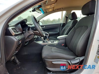 Zdjęcie 7 z 12 samochodu: 2020 KIA OPTIMA LX VIN:5XXGT4L36LG395467 - miniatura