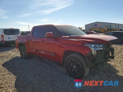 Czwarte zdjęcie samochodu z boku: 2024 TOYOTA TUNDRA PLATINUM HV VIN:5TFNC5DB9RX057436 - miniatura