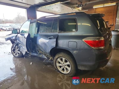 Drugie zdjęcie samochodu z przodu: 2013 TOYOTA HIGHLANDER PLUS VIN:5TDBK3EH2DS270577 - miniatura
