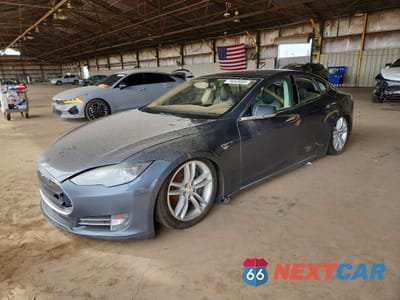 2013 TESLA MODEL S 5YJSA1AG7DFP13525 - główne zdjęcie licytacji z USA - miniatura