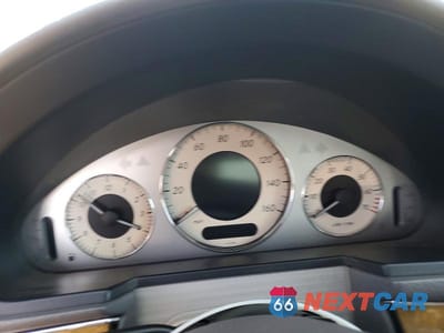 Zdjęcie 9 z 12 samochodu: 2007 MERCEDES-BENZ E 550 VIN:WDBUF72X87B021999 - miniatura