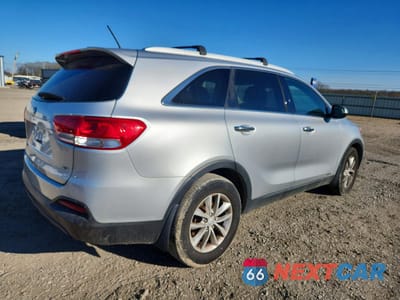 Trzecie zdjęcie samochodu z tyłu: 2017 KIA SORENTO LX V6 VIN:5XYPGDA54HG231565 - miniatura