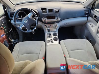 Zdjęcie 8 z 14 samochodu: 2011 TOYOTA HIGHLANDER BASE VIN:5TDBK3EHXBS082130 - miniatura