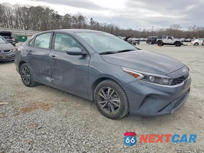 Czwarte zdjęcie samochodu z boku: 2024 KIA FORTE LX VIN:3KPF24AD4RE698095 - miniatura
