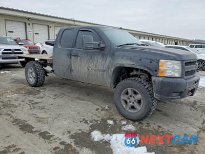 Czwarte zdjęcie samochodu z boku: 2009 CHEVROLET SILVERADO K1500 LT VIN:1GCEK29J29Z231532 - miniatura