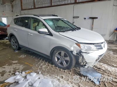 Czwarte zdjęcie samochodu z boku: 2015 TOYOTA RAV4 XLE VIN:JTMRFREV3FD131214 - miniatura