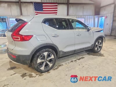 Trzecie zdjęcie samochodu z tyłu: 2025 VOLVO XC40 CORE VIN:YV4L12UJ6S2475097 - miniatura
