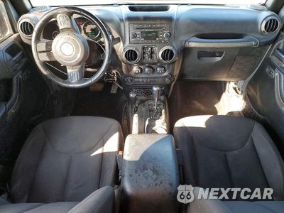Zdjęcie 8 z 13 samochodu: 2016 JEEP WRANGLER UNLIMITED SPORT VIN:1C4BJWDG8GL310597 - miniatura