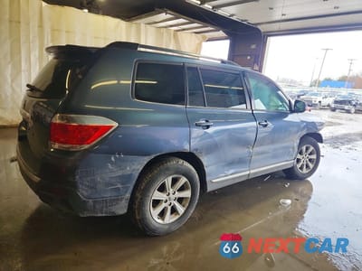 Trzecie zdjęcie samochodu z tyłu: 2013 TOYOTA HIGHLANDER PLUS VIN:5TDBK3EH2DS270577 - miniatura