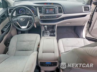 Zdjęcie 8 z 13 samochodu: 2017 TOYOTA HIGHLANDER LE VIN:5TDBZRFH7HS365560 - miniatura