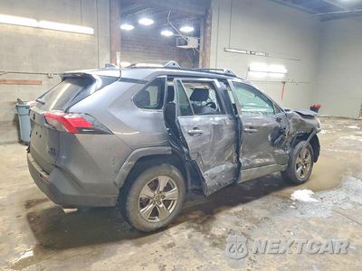 Trzecie zdjęcie samochodu z tyłu: 2024 TOYOTA RAV4 HYBRID XLE VIN:4T3RWRFV1RU140421 - miniatura