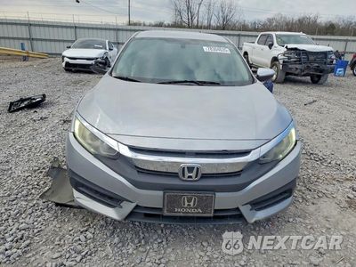 Piąte zdjęcie samochodu w środku: 2017 HONDA CIVIC LX VIN:19XFC2F55HE009523 - miniatura