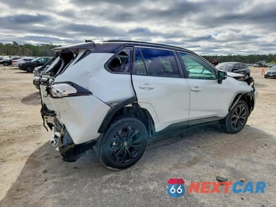 Trzecie zdjęcie samochodu z tyłu: 2024 TOYOTA RAV4 XSE VIN:4T3E6RFV9RU174704 - miniatura