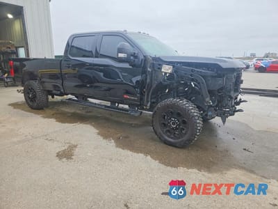 Czwarte zdjęcie samochodu z boku: 2024 FORD F350 SUPER DUTY VIN:1FT8W3BMXREF93949 - miniatura