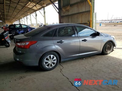 Trzecie zdjęcie samochodu z tyłu: 2014 FORD FOCUS S VIN:1FADP3E20EL169830 - miniatura