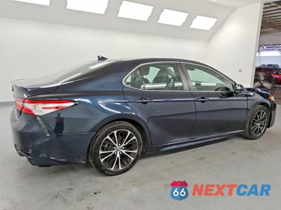 Trzecie zdjęcie samochodu z tyłu: 2020 TOYOTA CAMRY HYBRID SE VIN:4T1G31AK3LU016262 - miniatura