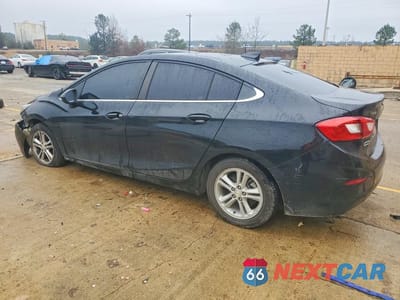 Drugie zdjęcie samochodu z przodu: 2018 CHEVROLET CRUZE LT VIN:1G1BE5SM7J7171546 - miniatura