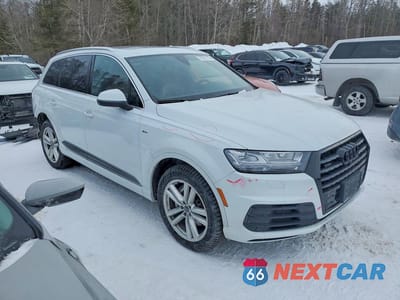 Czwarte zdjęcie samochodu z boku: 2017 AUDI Q7 TECHNIK S-LINE VIN:WA1WAAF79HD000613 - miniatura
